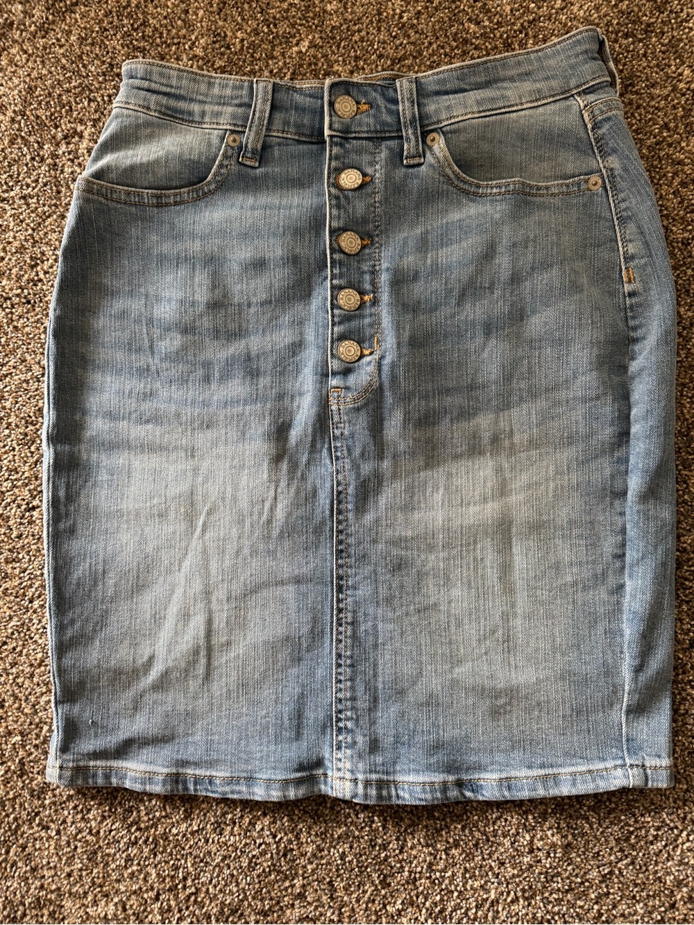 Banana Republic women’s Denim Button-Front Pencil Skirt - Light Wash size 2/28W